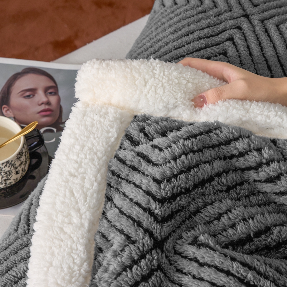 91家纺网 家纺一手货源 找家纺 欧邦 2025新款航空轻奢暖阳绒羊羔绒毛毯毯子 慕斯灰