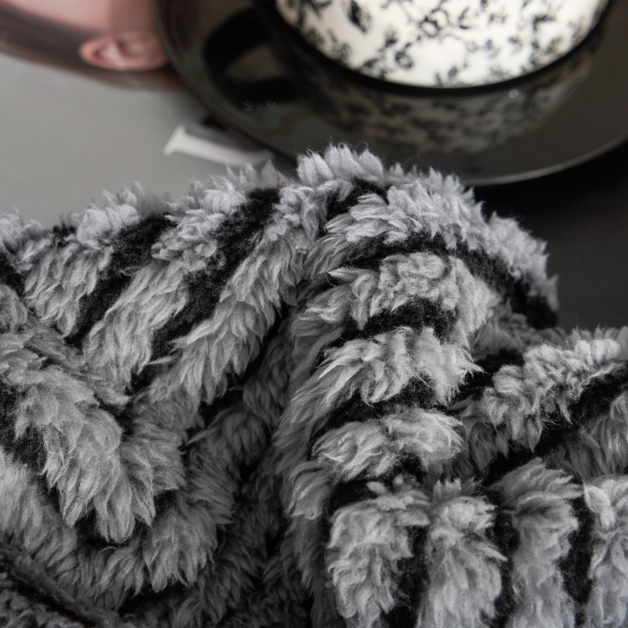 91家纺网 家纺一手货源 找家纺 欧邦 2025新款航空轻奢暖阳绒羊羔绒毛毯毯子 慕斯灰