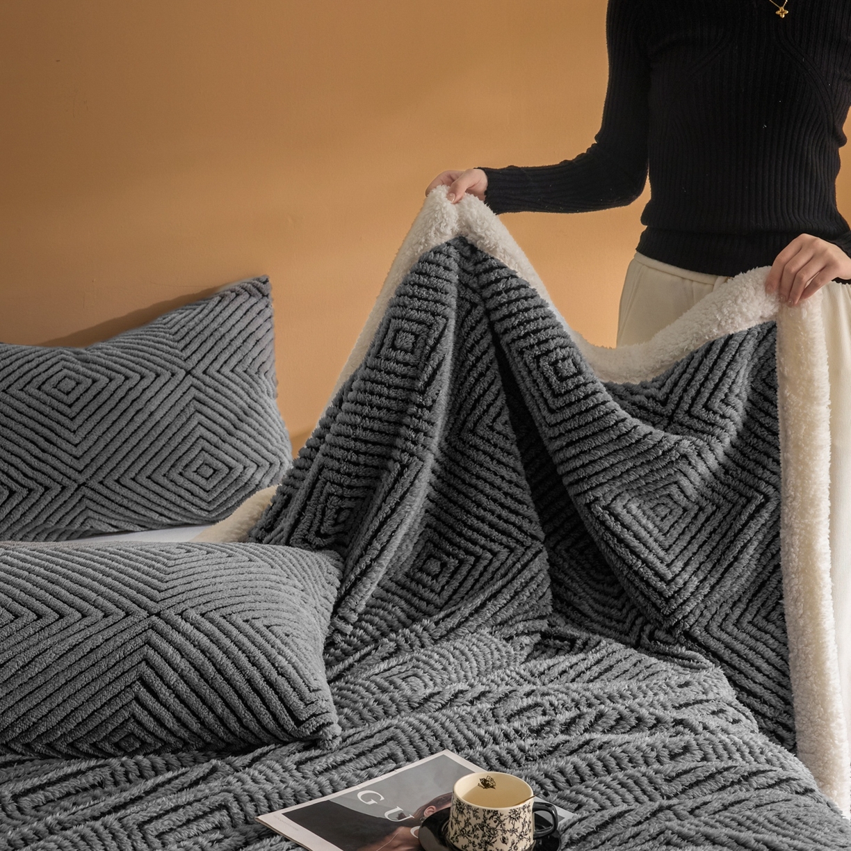 91家纺网 家纺一手货源 找家纺 欧邦 2025新款航空轻奢暖阳绒羊羔绒毛毯毯子 慕斯灰