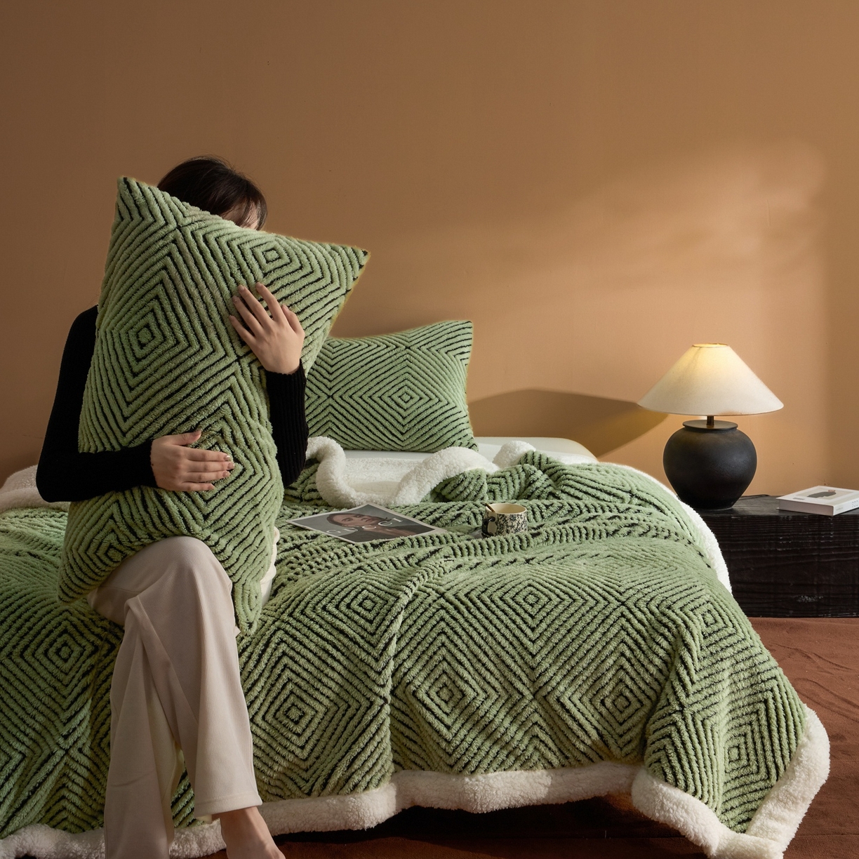 91家纺网 家纺一手货源 找家纺 欧邦 2025新款航空轻奢暖阳绒羊羔绒毛毯毯子 青瓷绿