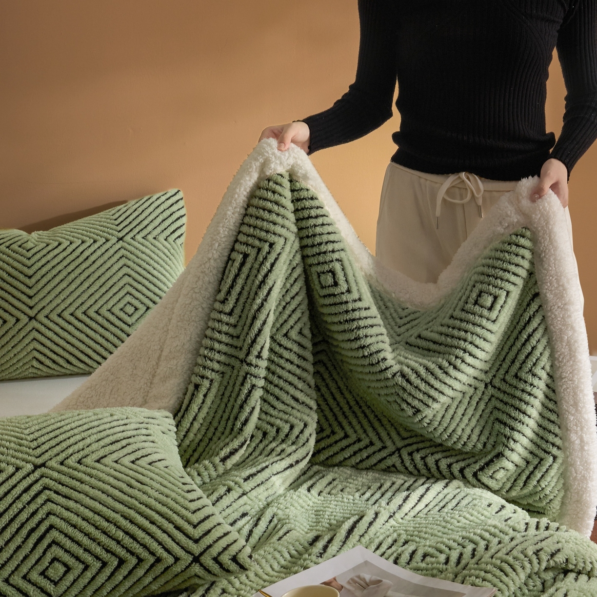 91家纺网 家纺一手货源 找家纺 欧邦 2025新款航空轻奢暖阳绒羊羔绒毛毯毯子 青瓷绿