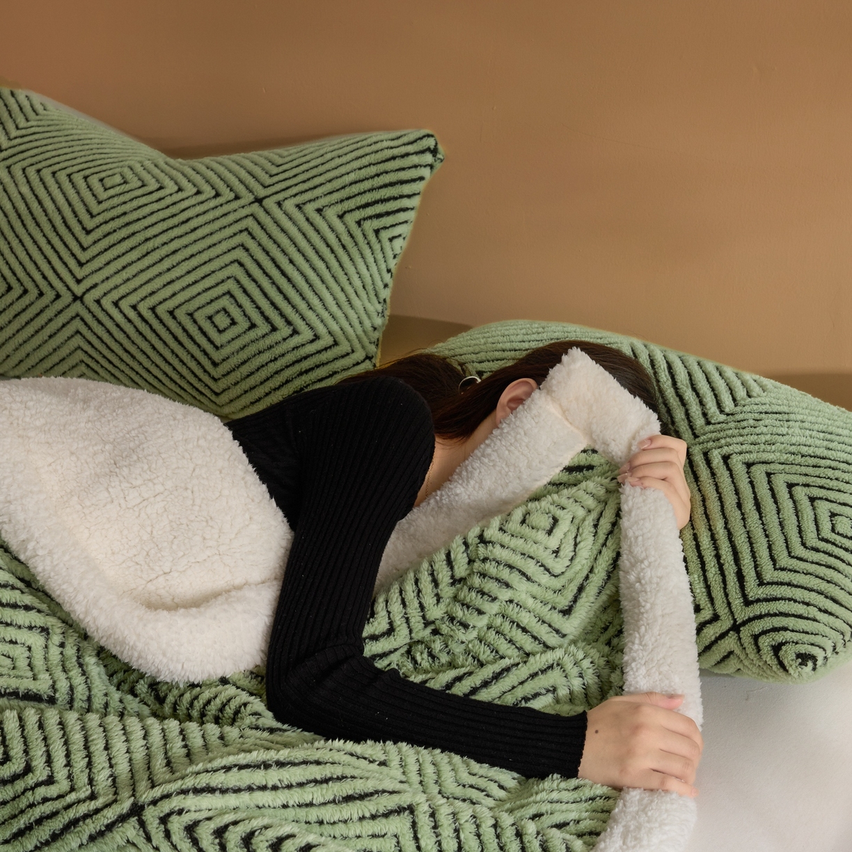 91家纺网 家纺一手货源 找家纺 欧邦 2025新款航空轻奢暖阳绒羊羔绒毛毯毯子 青瓷绿