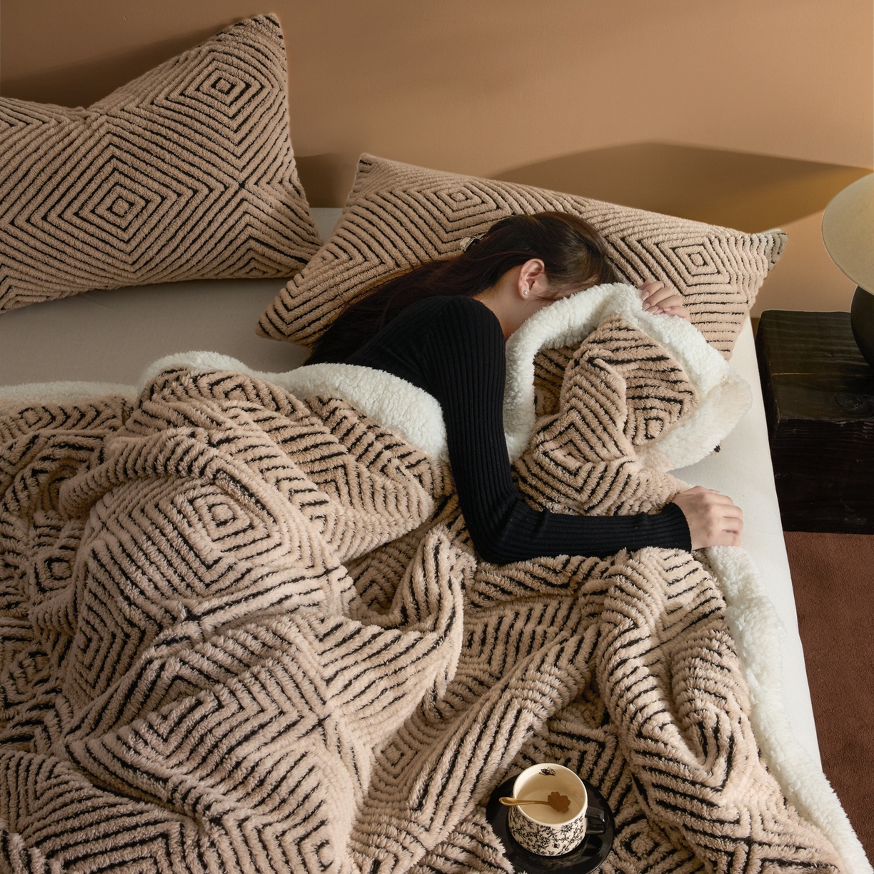 91家纺网 家纺一手货源 找家纺 欧邦 2025新款航空轻奢暖阳绒羊羔绒毛毯毯子 檀木咖