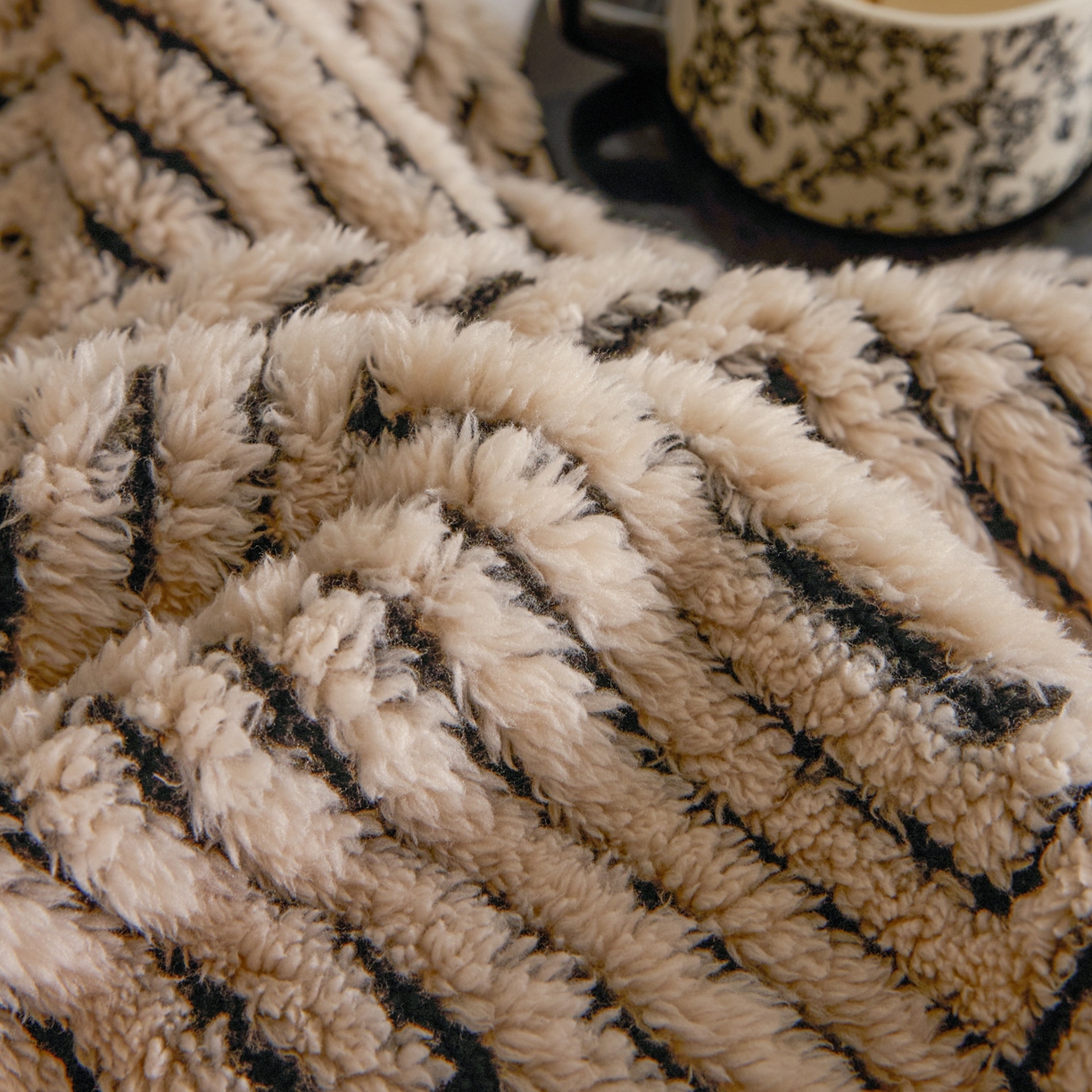 91家纺网 家纺一手货源 找家纺 欧邦 2025新款航空轻奢暖阳绒羊羔绒毛毯毯子 檀木咖