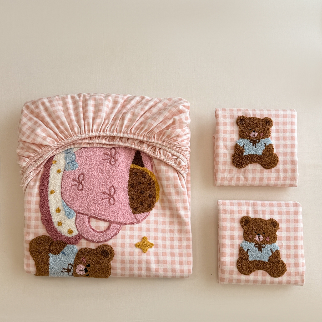 91家纺网 家纺一手货源 找家纺 慕尚家纺 2025新款全棉磨毛毛巾绣单床笠 床笠单件 茶杯小熊