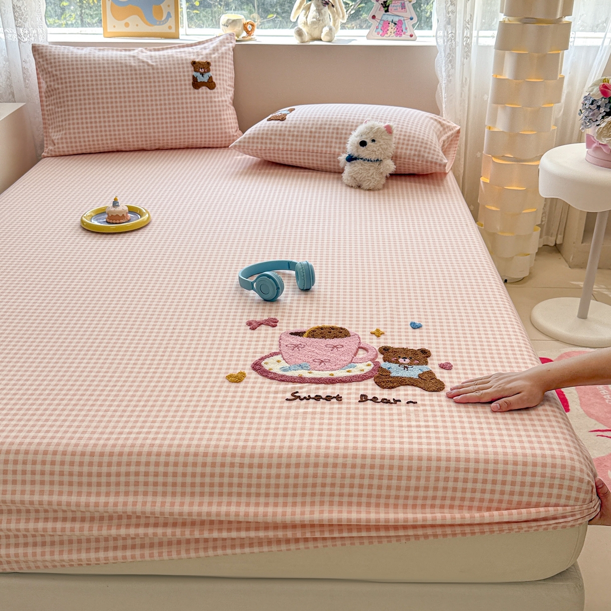 91家纺网 家纺一手货源 找家纺 慕尚家纺 2025新款全棉磨毛毛巾绣单床笠 床笠单件 茶杯小熊