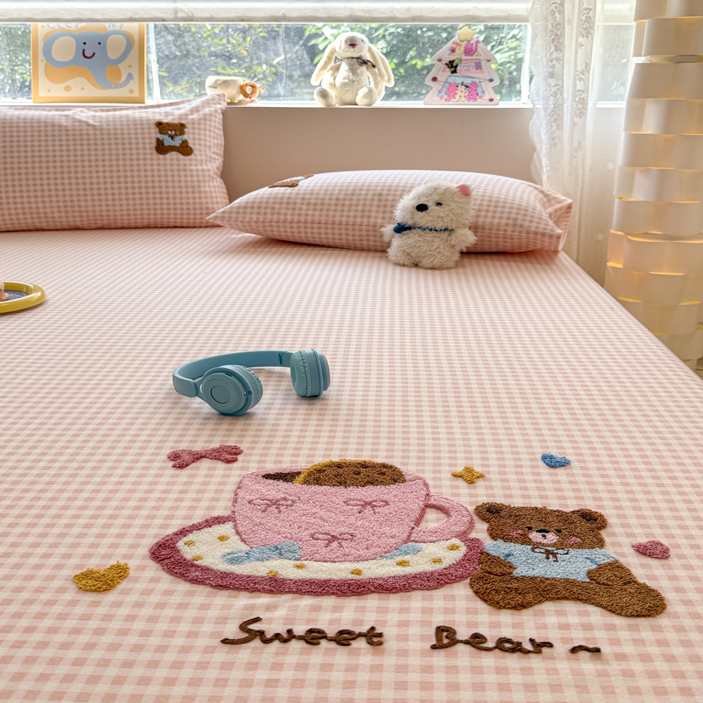 91家纺网 家纺一手货源 找家纺 慕尚家纺 2025新款全棉磨毛毛巾绣单床笠 床笠单件 茶杯小熊