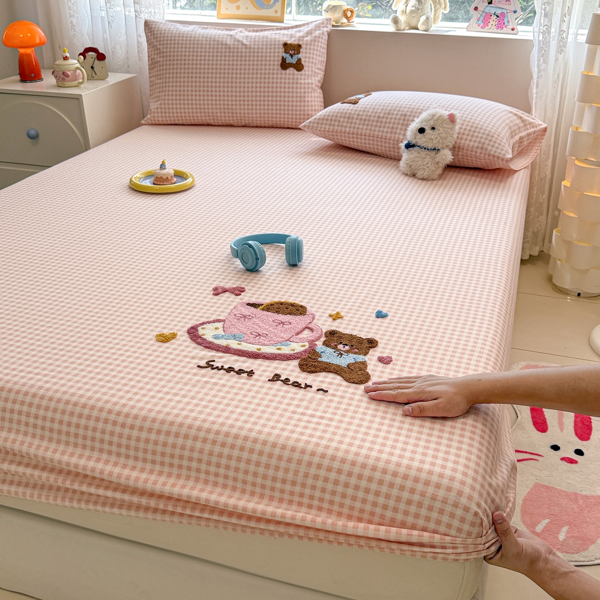 91家纺网 家纺一手货源 找家纺 慕尚家纺 2025新款全棉磨毛毛巾绣单床笠 床笠单件 茶杯小熊