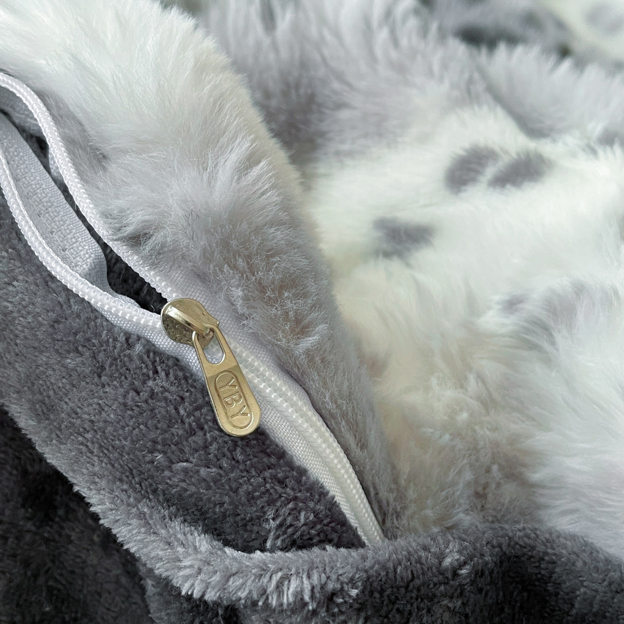 91家纺网 家纺一手货源 找家纺 仟网汇 2025新款加厚保暖兔绒四件套-豹纹系列 豹纹-灰