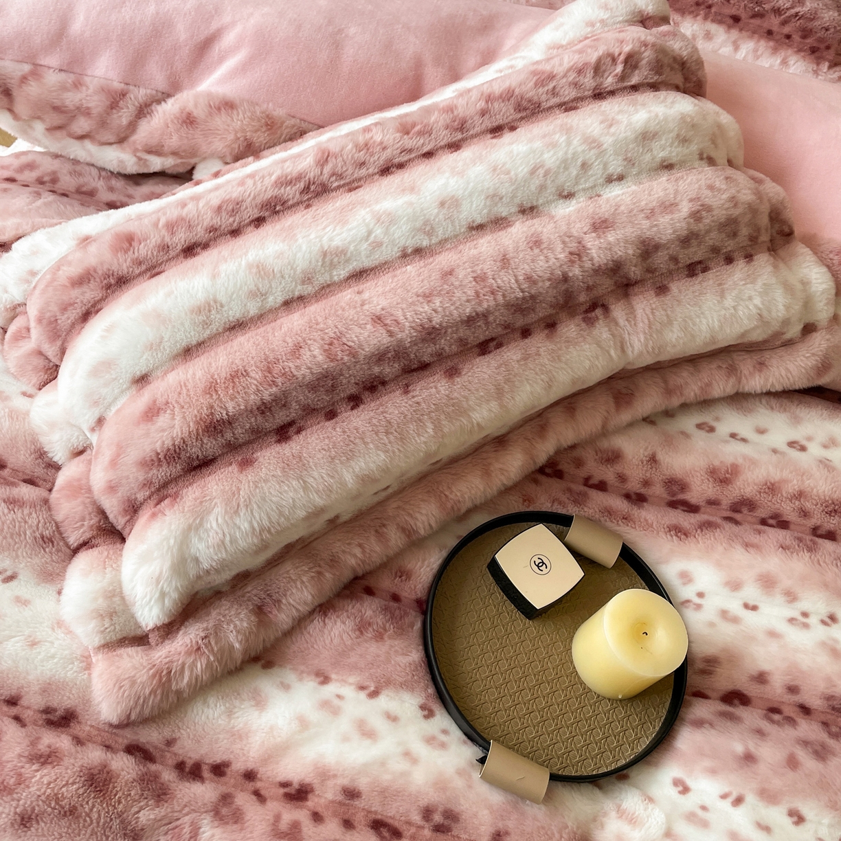 91家纺网 家纺一手货源 找家纺 仟网汇 2025新款加厚保暖兔绒四件套-豹纹系列 豹纹-粉