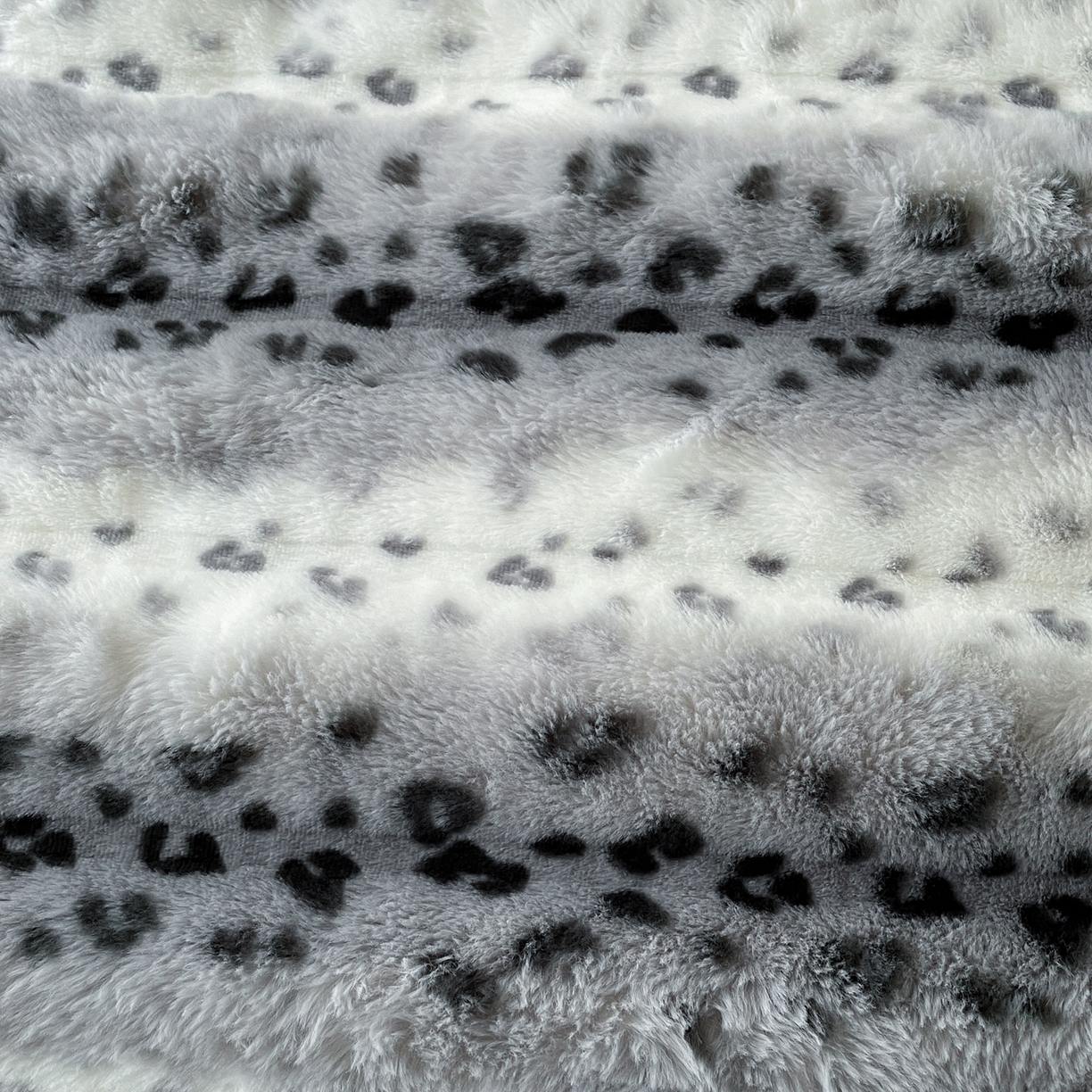 91家纺网 家纺一手货源 找家纺 仟网汇 2025新款加厚保暖兔绒四件套-豹纹系列 豹纹-灰