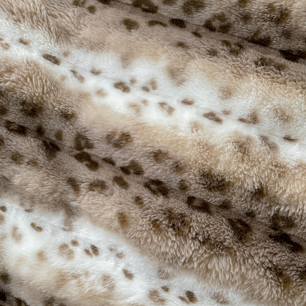 91家纺网 家纺一手货源 找家纺 仟网汇 2025新款加厚保暖兔绒四件套-豹纹系列 豹纹-咖