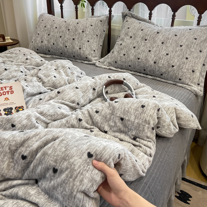 91家纺网 家纺一手货源 找家纺 （总）仟网汇 2025新款亲肤舒适双面牛奶绒床盖款四件套