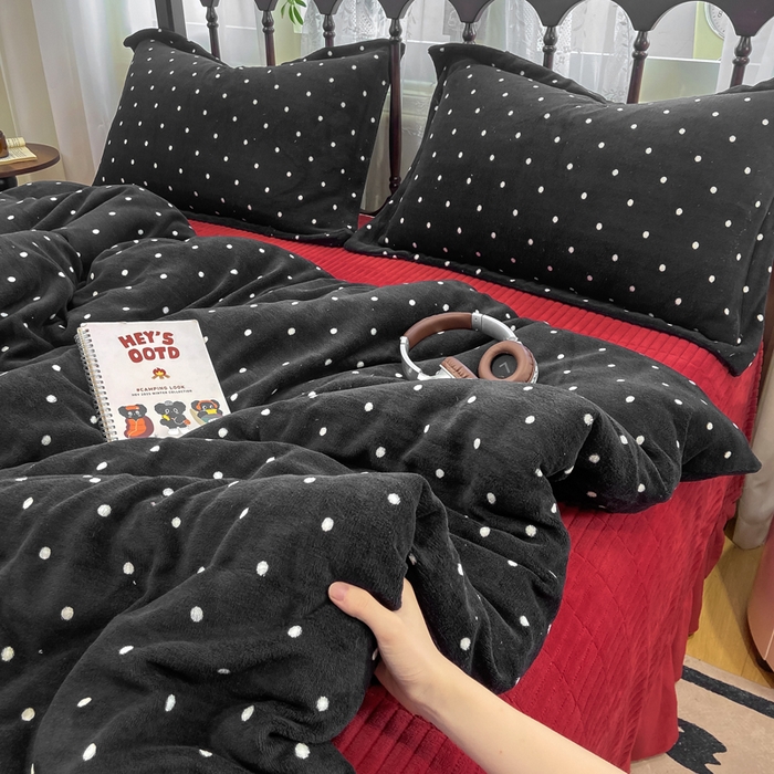 91家纺网 家纺一手货源 找家纺 仟网汇 2025新款亲肤舒适双面牛奶绒床盖款四件套 黑珍珠