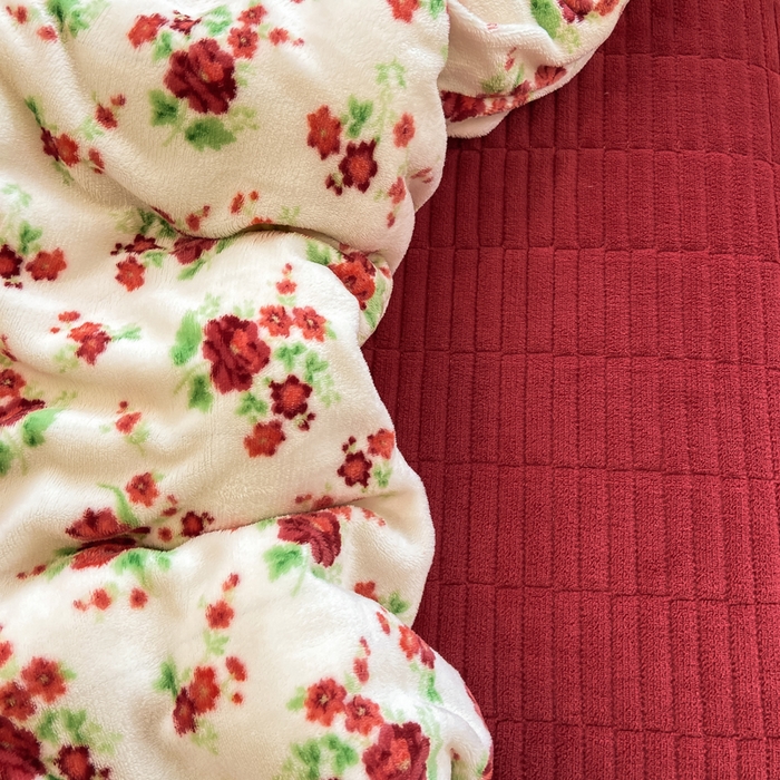 91家纺网 家纺一手货源 找家纺 仟网汇 2025新款亲肤舒适双面牛奶绒床盖款四件套 胭脂