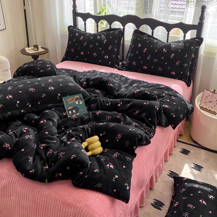 91家纺网 家纺一手货源 找家纺 仟网汇 2025新款亲肤舒适双面牛奶绒床盖款四件套 复古小花