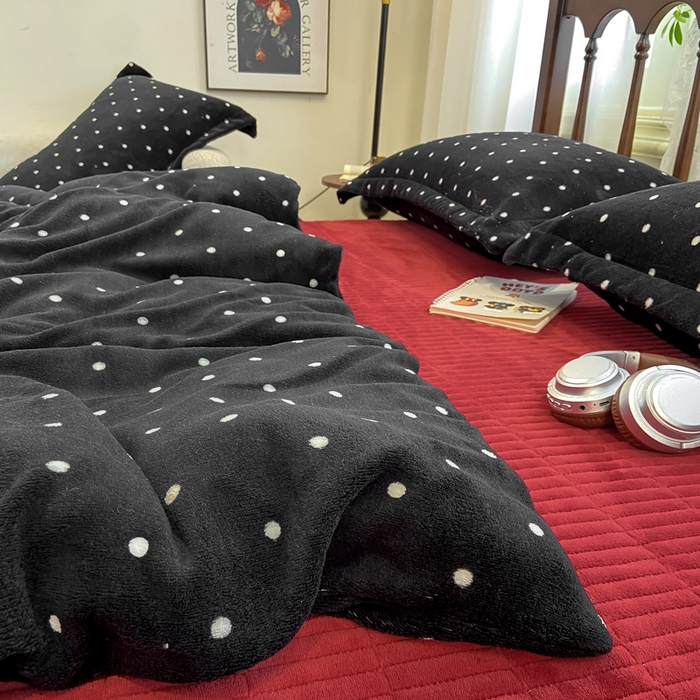 91家纺网 家纺一手货源 找家纺 仟网汇 2025新款亲肤舒适双面牛奶绒床盖款四件套 黑珍珠