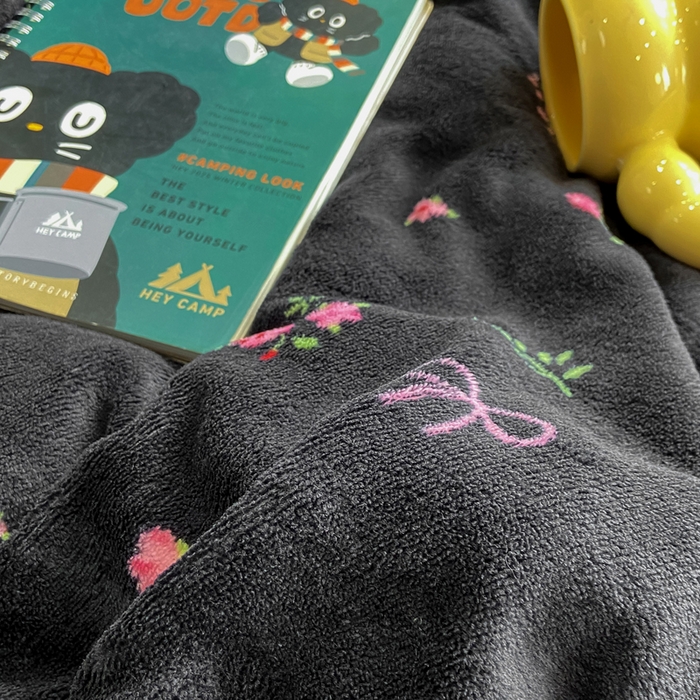 91家纺网 家纺一手货源 找家纺 仟网汇 2025新款亲肤舒适双面牛奶绒床盖款四件套 复古小花