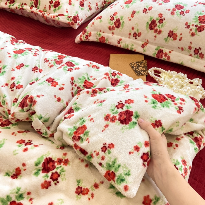 91家纺网 家纺一手货源 找家纺 仟网汇 2025新款亲肤舒适双面牛奶绒床盖款四件套 胭脂