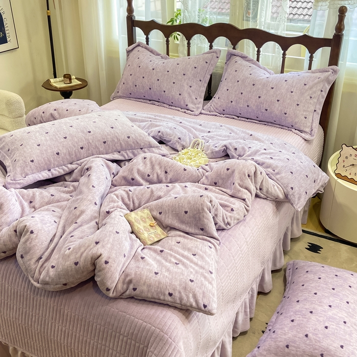 91家纺网 家纺一手货源 找家纺 仟网汇 2025新款亲肤舒适双面牛奶绒床盖款四件套 爱心紫