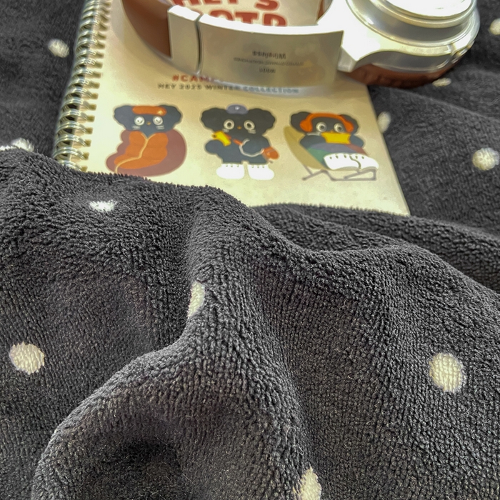 91家纺网 家纺一手货源 找家纺 仟网汇 2025新款亲肤舒适双面牛奶绒床盖款四件套 黑珍珠