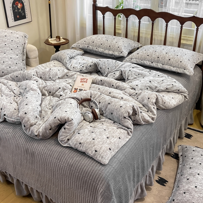 91家纺网 家纺一手货源 找家纺 仟网汇 2025新款亲肤舒适双面牛奶绒床盖款四件套 爱心灰