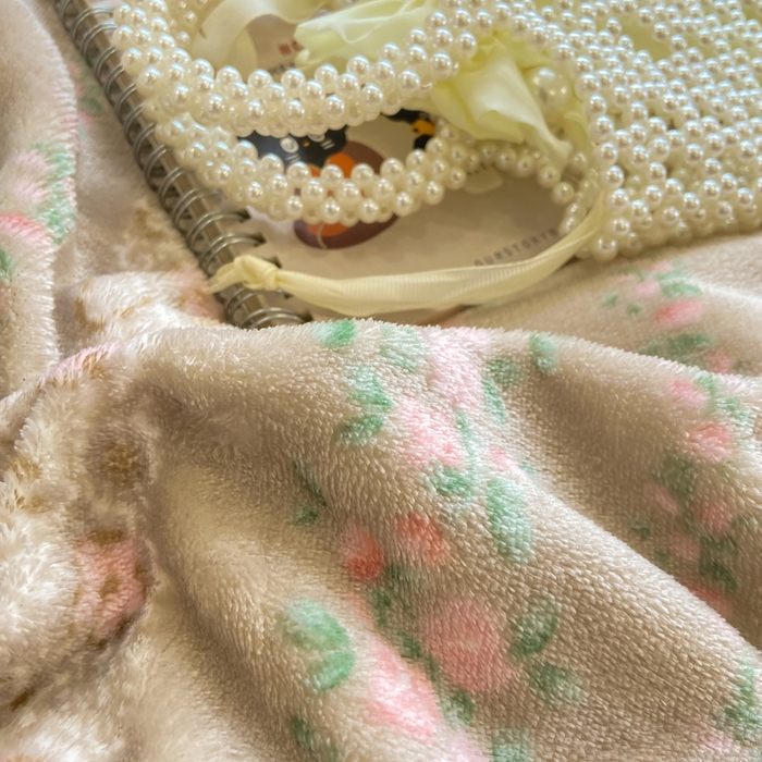 91家纺网 家纺一手货源 找家纺 仟网汇 2025新款亲肤舒适双面牛奶绒床盖款四件套 蔷薇粉