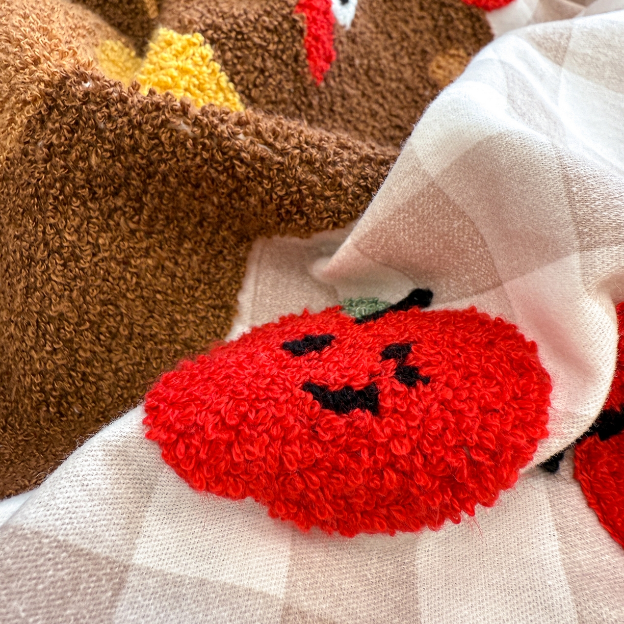 91家纺网 家纺一手货源 找家纺 慕尚家纺 2025新款全棉磨毛毛巾绣单床笠 床笠单件 熊熊满满