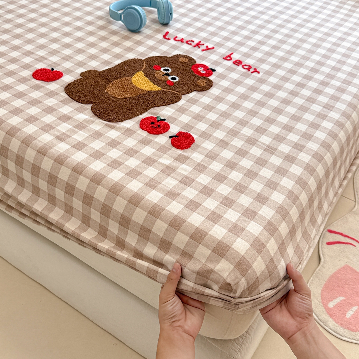 91家纺网 家纺一手货源 找家纺 慕尚家纺 2025新款全棉磨毛毛巾绣单床笠 床笠单件 熊熊满满