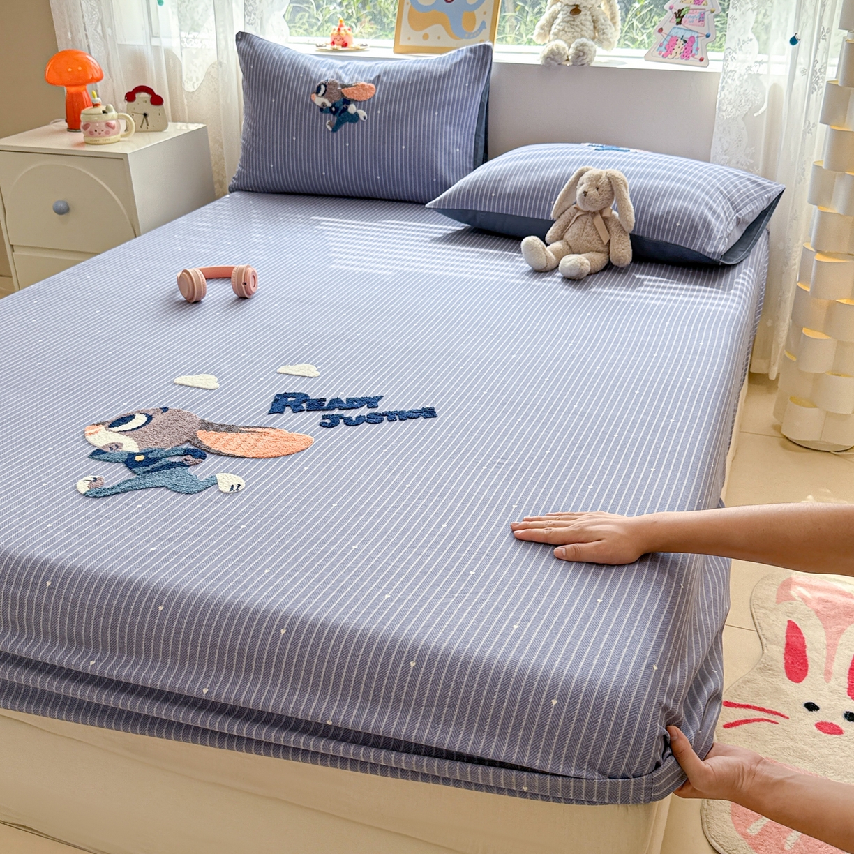 91家纺网 家纺一手货源 找家纺 慕尚家纺 2025新款全棉磨毛毛巾绣单床笠 床笠单件 字母兔