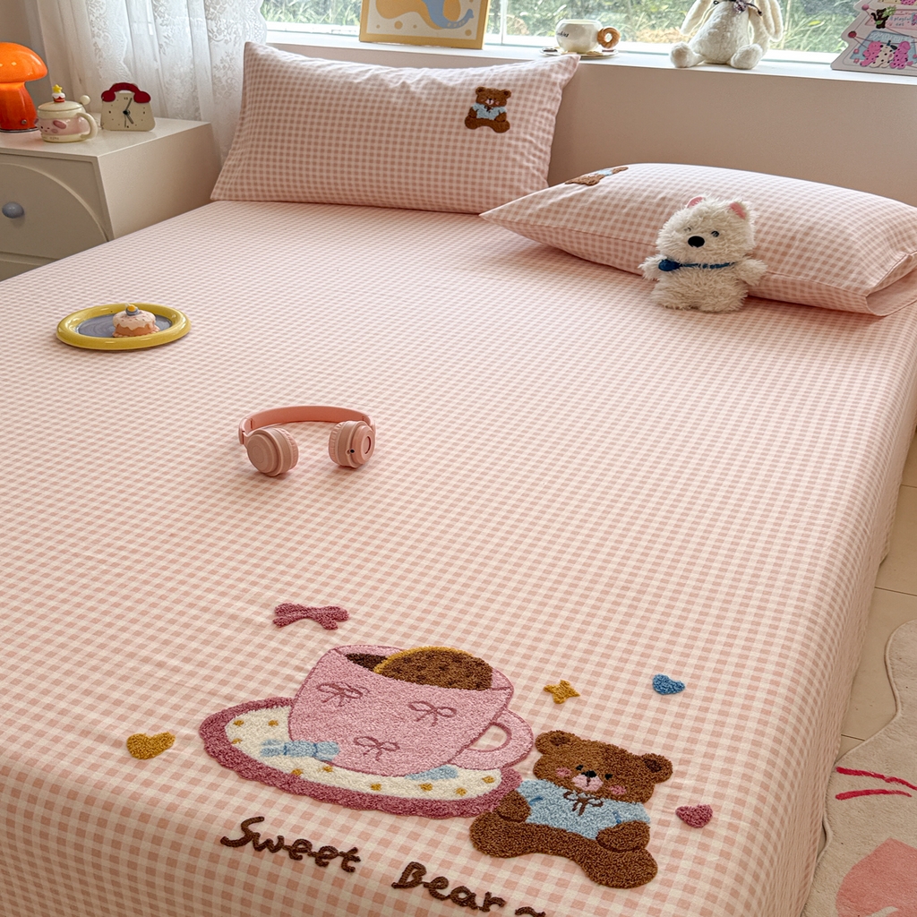 91家纺网 家纺一手货源 找家纺 慕尚家纺 2025新款全棉磨毛毛巾绣单床单 床单单件 茶杯小熊