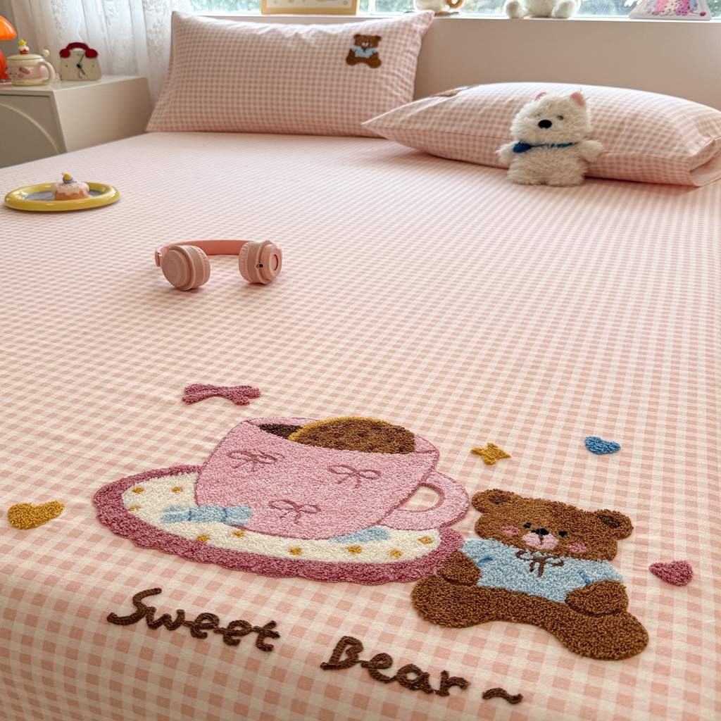 91家纺网 家纺一手货源 找家纺 慕尚家纺 2025新款全棉磨毛毛巾绣单床单 床单单件 茶杯小熊