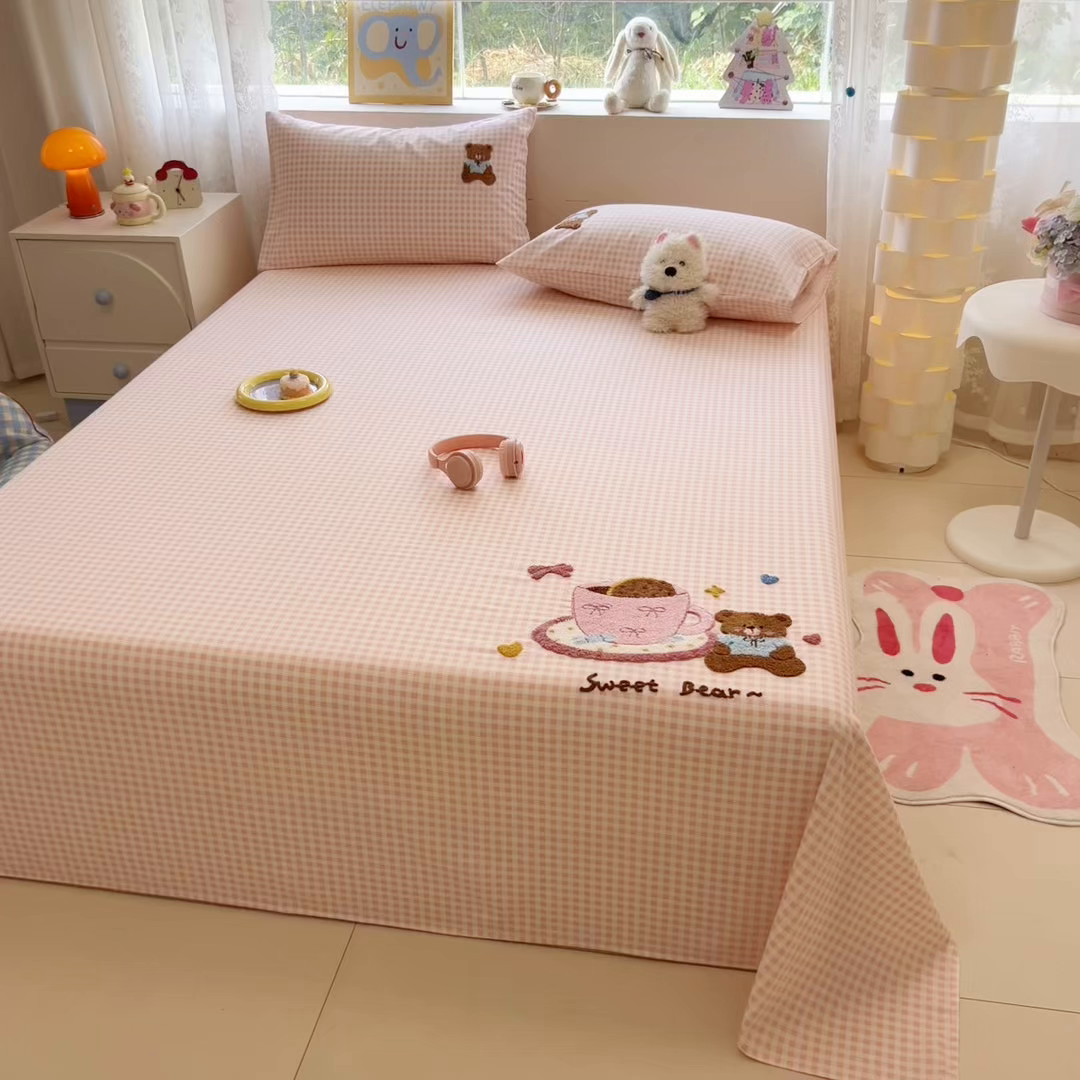 91家纺网 家纺一手货源 找家纺 慕尚家纺 2025新款全棉磨毛毛巾绣单床单 床单单件 茶杯小熊