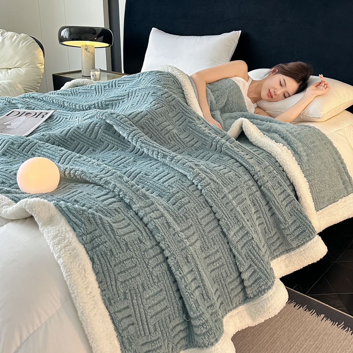 91家纺网 家纺一手货源 找家纺 永耀家纺 2025新款横竖格单层双面绒毛毯 半岛蓝