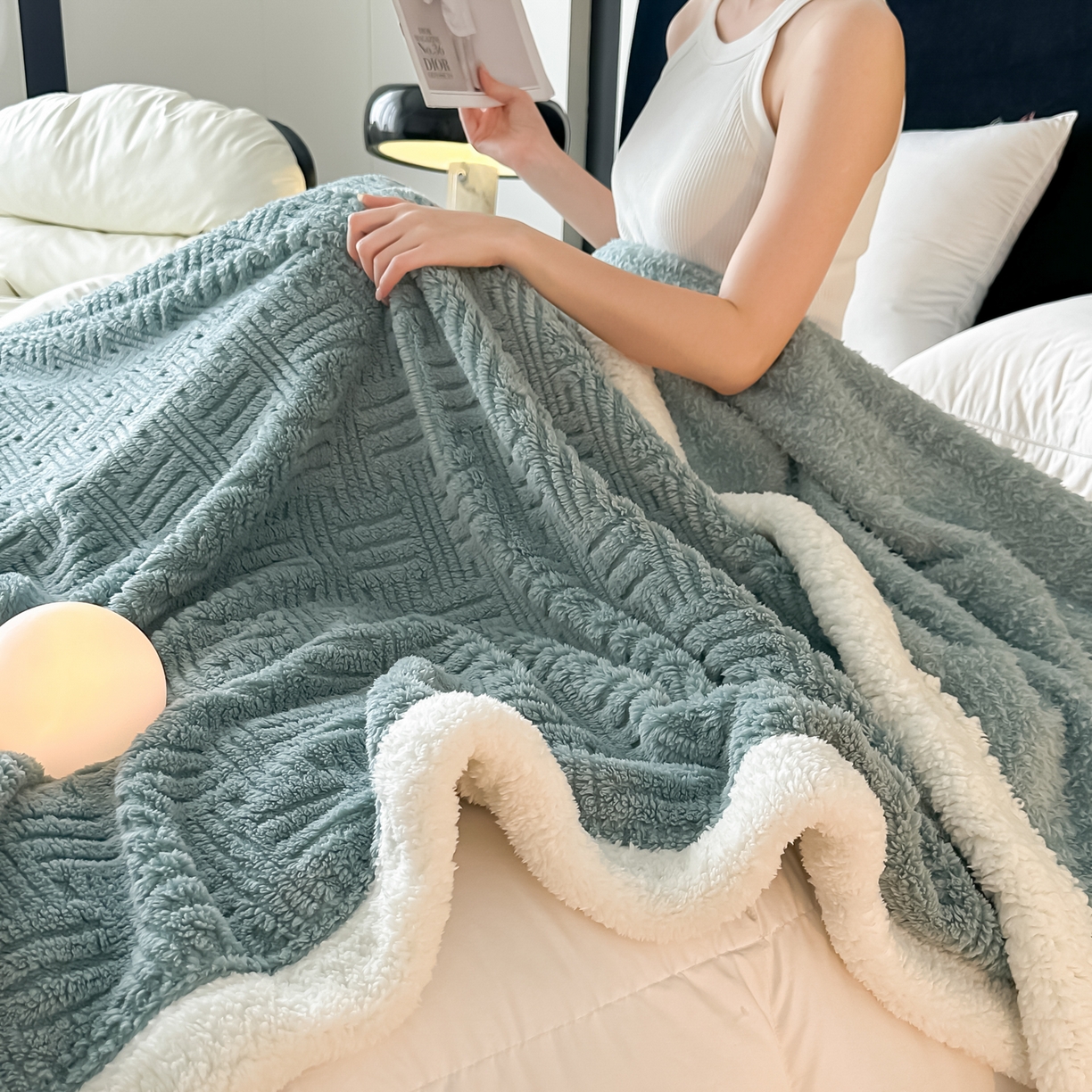 91家纺网 家纺一手货源 找家纺 永耀家纺 2025新款横竖格单层双面绒毛毯 半岛蓝