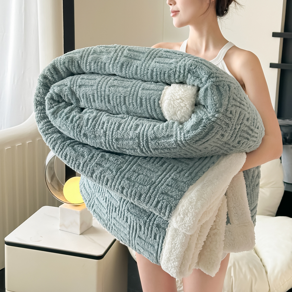 91家纺网 家纺一手货源 找家纺 永耀家纺 2025新款横竖格单层双面绒毛毯 半岛蓝