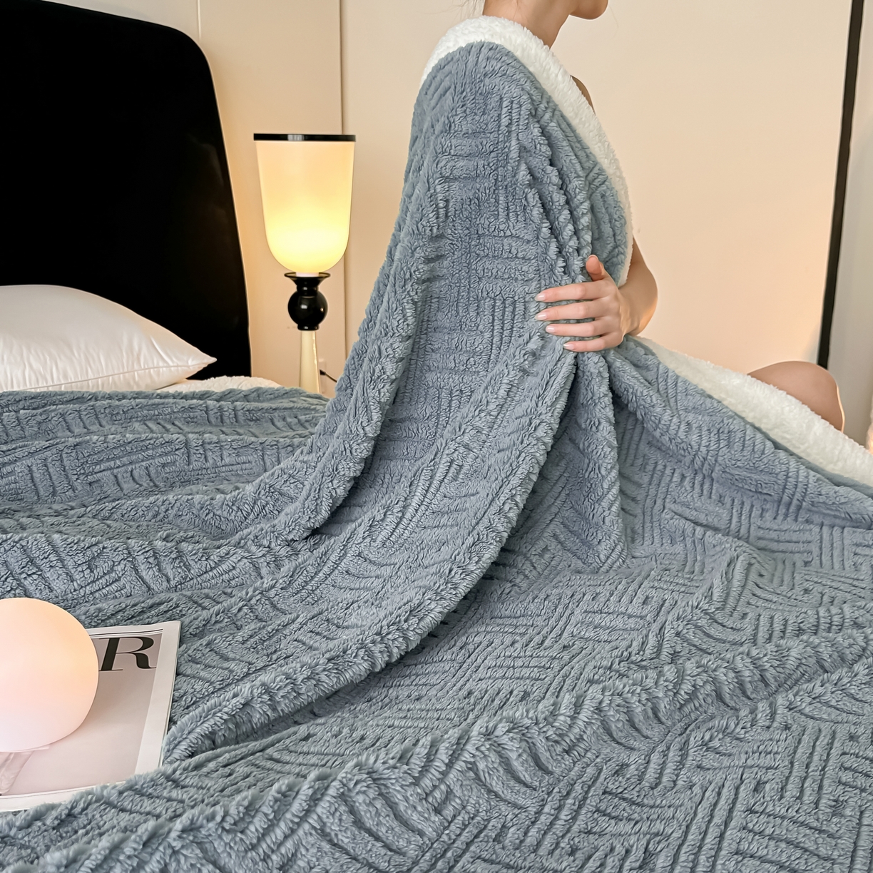 91家纺网 家纺一手货源 找家纺 永耀家纺 2025新款横竖格单层双面绒毛毯 冰川灰