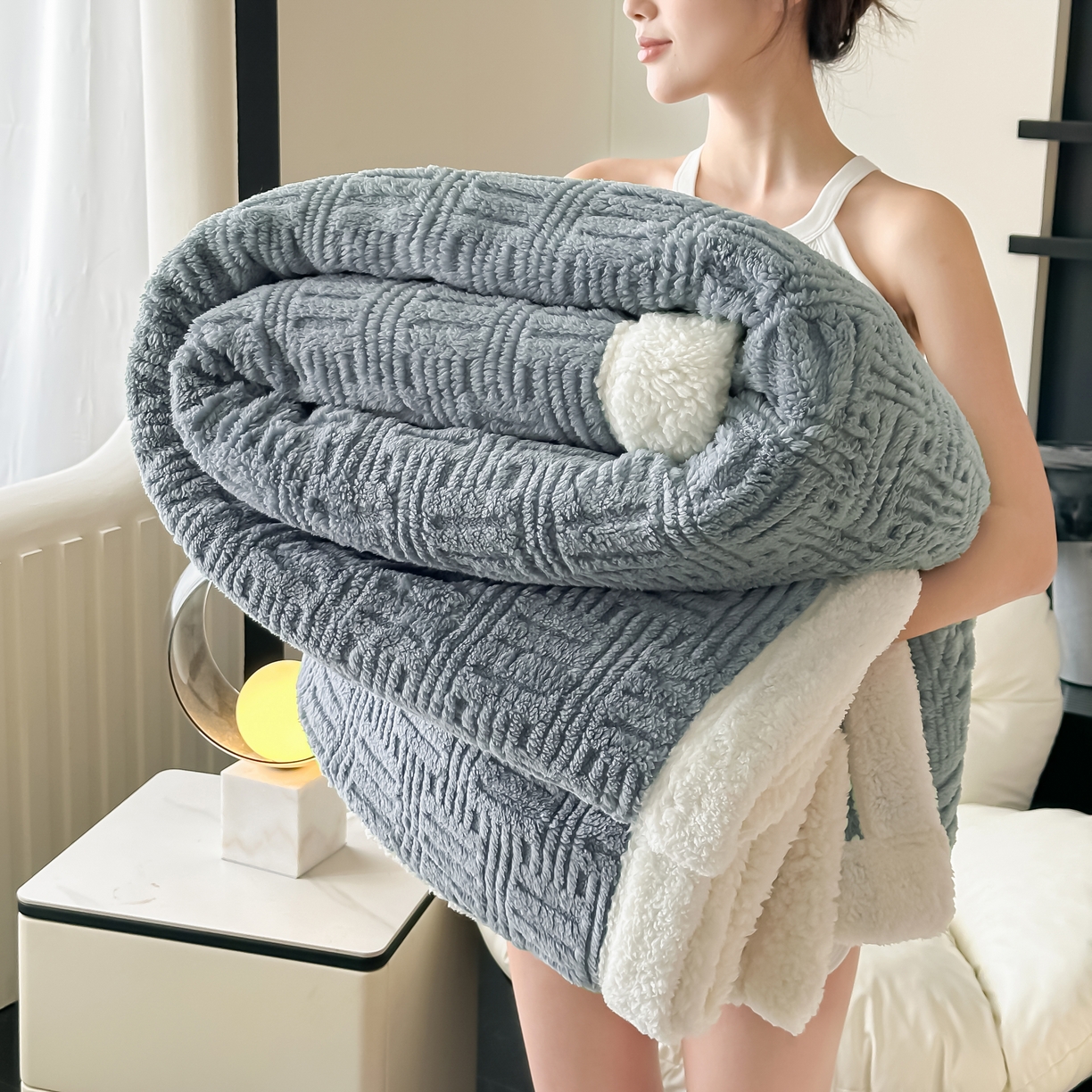 91家纺网 家纺一手货源 找家纺 永耀家纺 2025新款横竖格单层双面绒毛毯 冰川灰