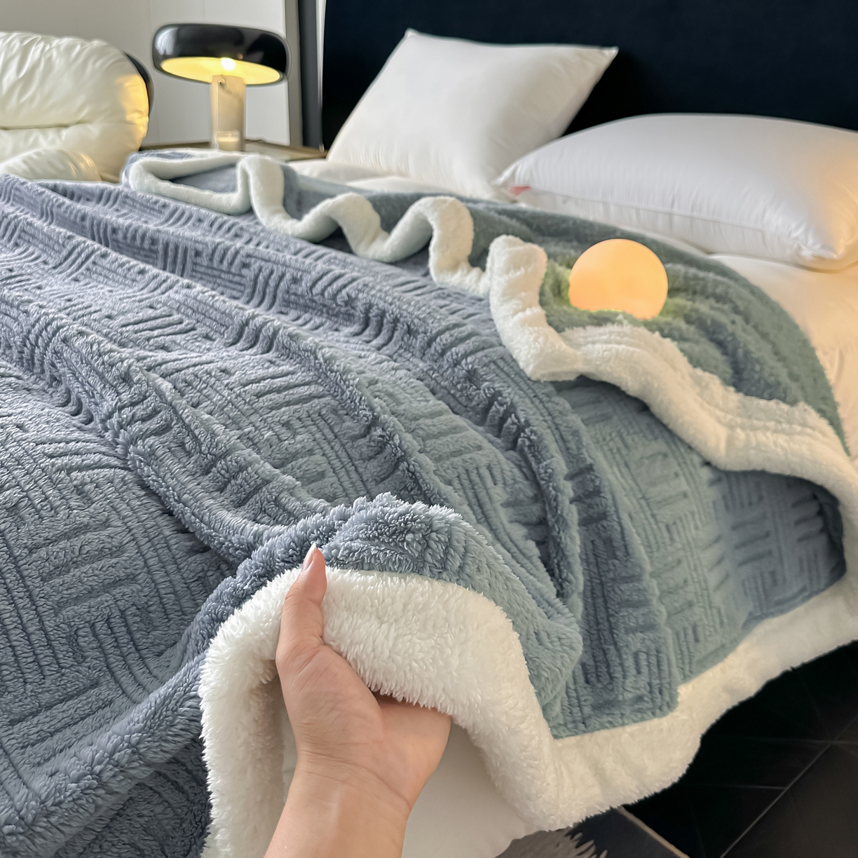 91家纺网 家纺一手货源 找家纺 永耀家纺 2025新款横竖格单层双面绒毛毯 冰川灰