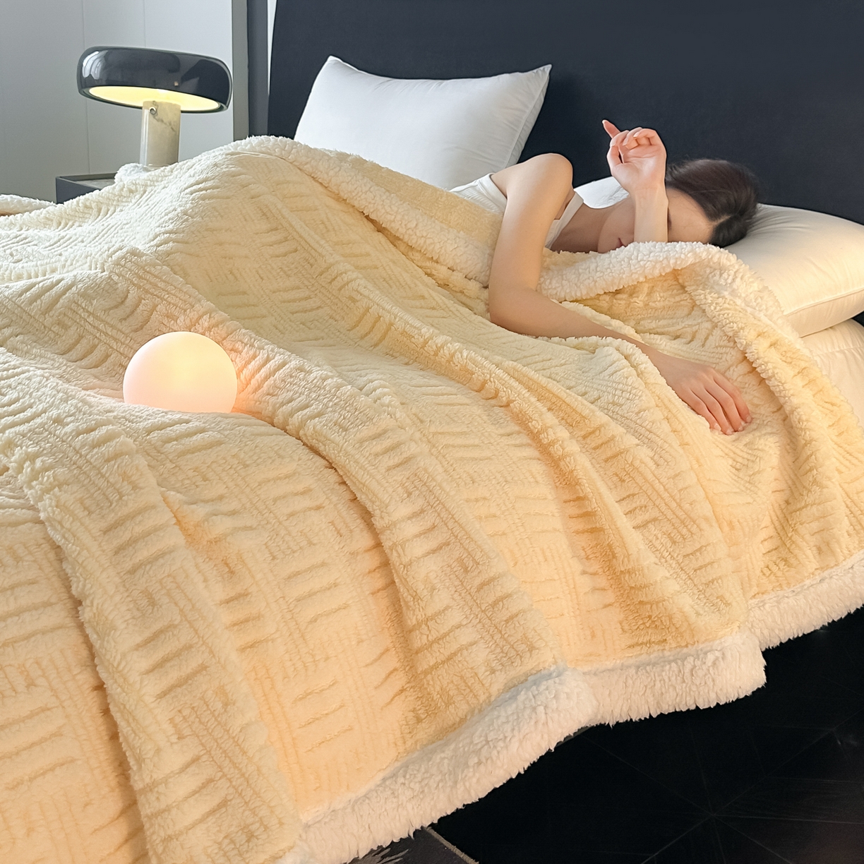 91家纺网 家纺一手货源 找家纺 永耀家纺 2025新款横竖格单层双面绒毛毯 稻香黄