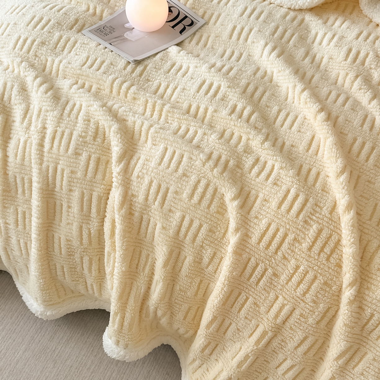 91家纺网 家纺一手货源 找家纺 永耀家纺 2025新款横竖格单层双面绒毛毯 稻香黄