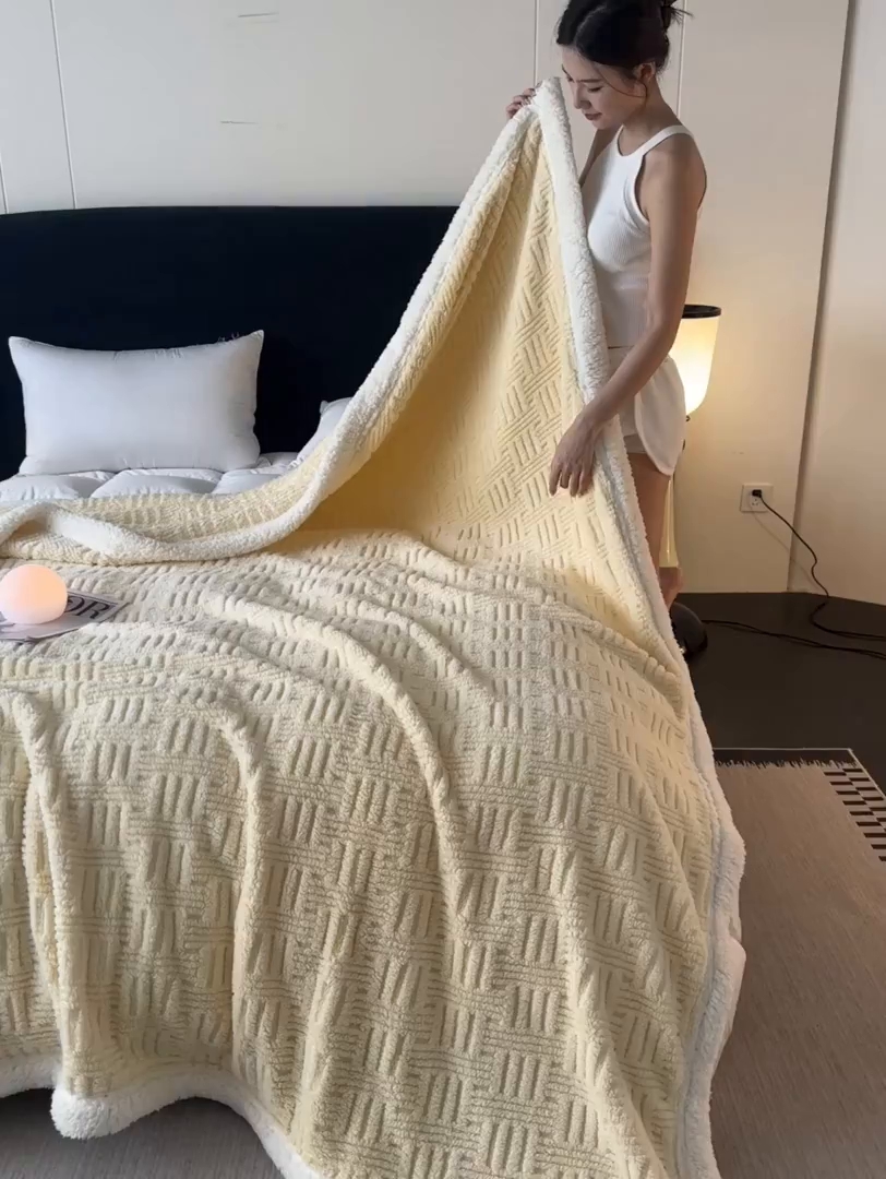 91家纺网 家纺一手货源 找家纺 永耀家纺 2025新款横竖格单层双面绒毛毯 稻香黄