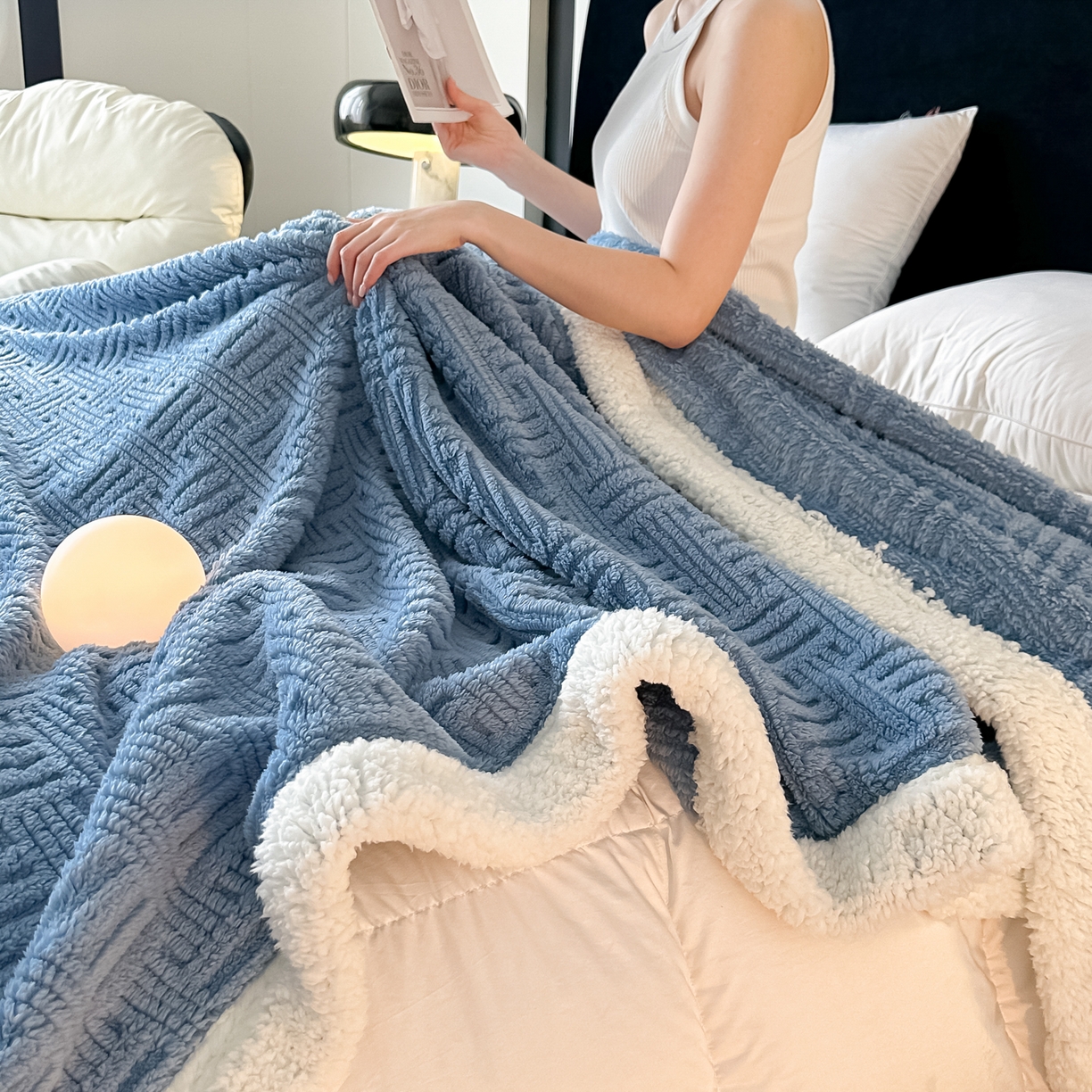 91家纺网 家纺一手货源 找家纺 永耀家纺 2025新款横竖格单层双面绒毛毯 贵族蓝