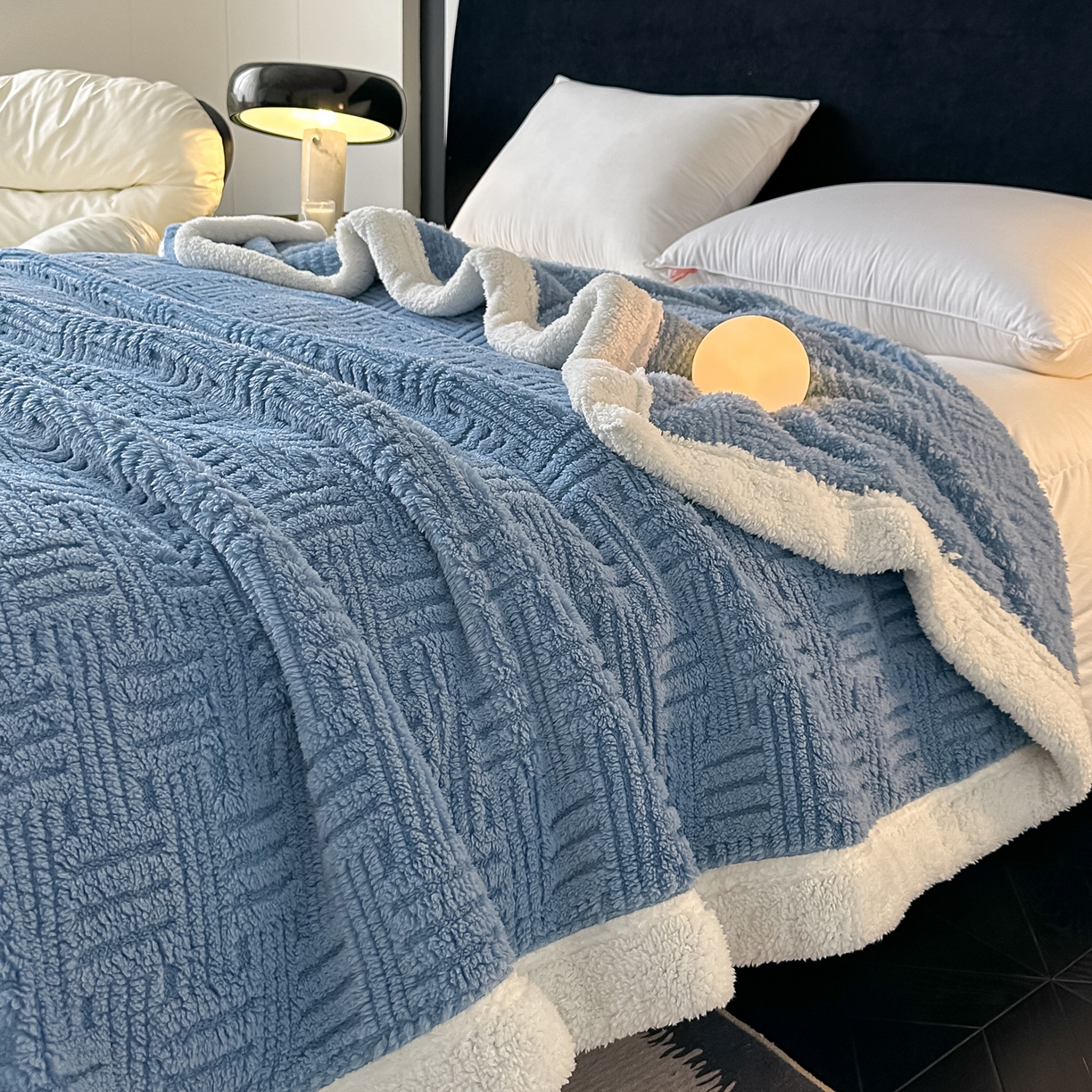91家纺网 家纺一手货源 找家纺 永耀家纺 2025新款横竖格单层双面绒毛毯 贵族蓝