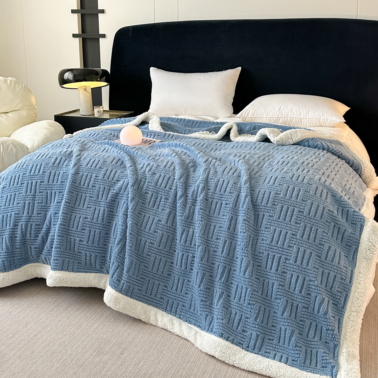 91家纺网 家纺一手货源 找家纺 永耀家纺 2025新款横竖格单层双面绒毛毯 贵族蓝