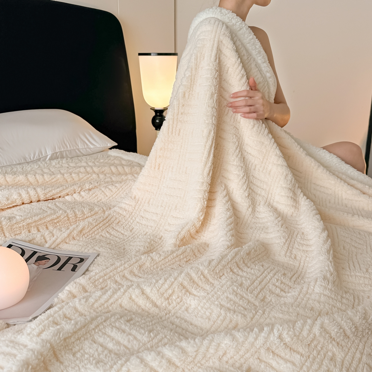 91家纺网 家纺一手货源 找家纺 永耀家纺 2025新款横竖格单层双面绒毛毯 暖米杏