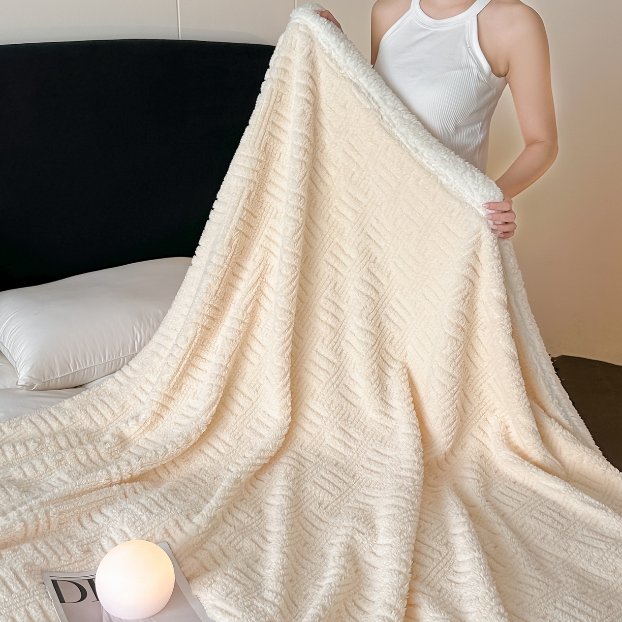 91家纺网 家纺一手货源 找家纺 永耀家纺 2025新款横竖格单层双面绒毛毯 暖米杏