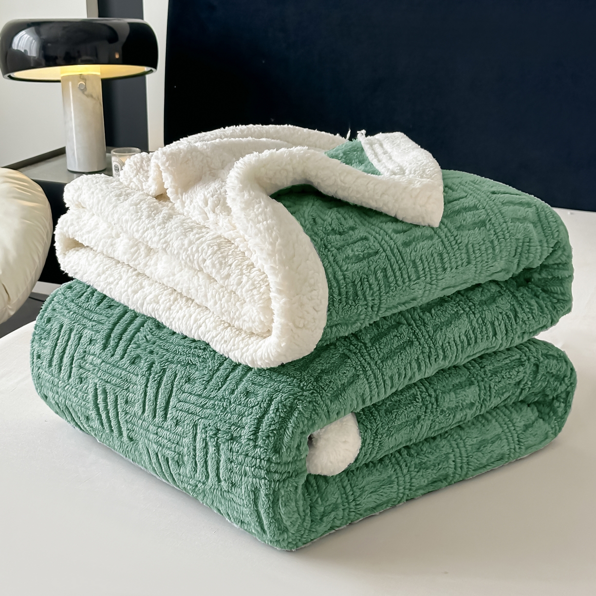 91家纺网 家纺一手货源 找家纺 永耀家纺 2025新款横竖格单层双面绒毛毯 青木绿