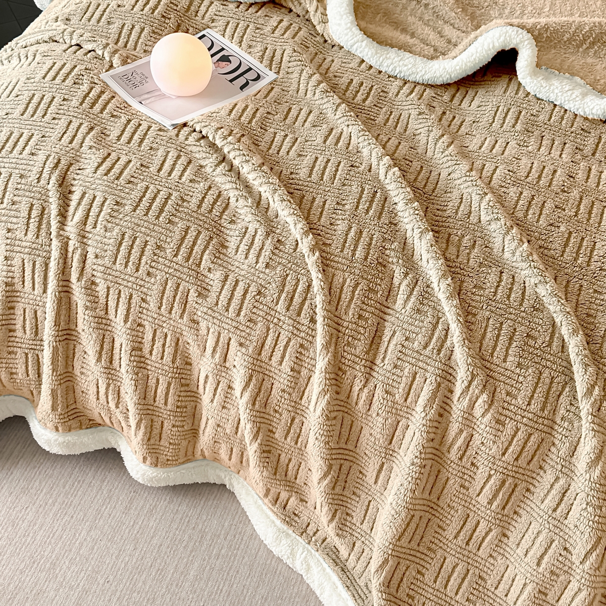 91家纺网 家纺一手货源 找家纺 永耀家纺 2025新款横竖格单层双面绒毛毯 深卡其