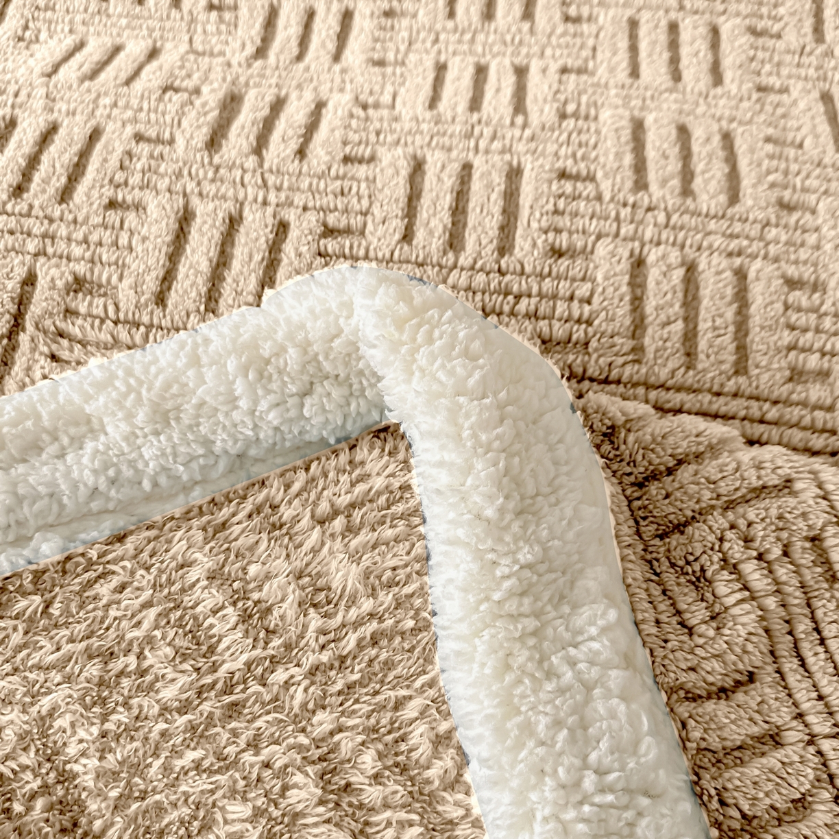 91家纺网 家纺一手货源 找家纺 永耀家纺 2025新款横竖格单层双面绒毛毯 深卡其